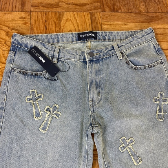 Fashion Nova Women's Light Gray Straight Leg Jeans - Picture 3 of 8